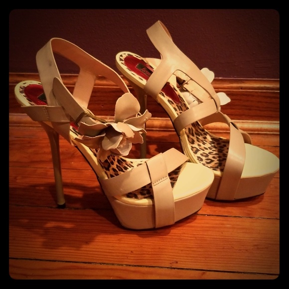 High Heels - Picture 1 of 3